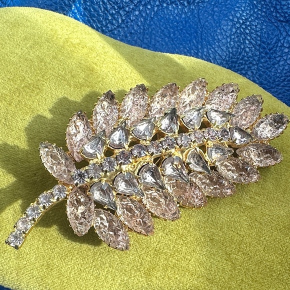 Jewelry - Vintage Large Pink Molded Lava Stone & Lavender Rhinestone Leaf Brooch Gold Tone